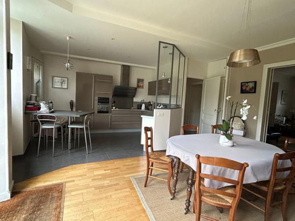 Maison - 9 pièces - 208 m²