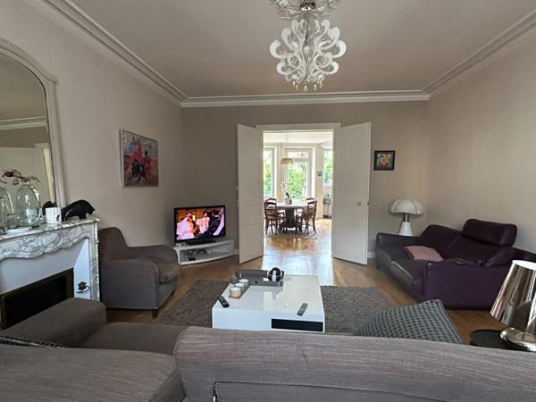 Maison - 9 pièces - 208 m²