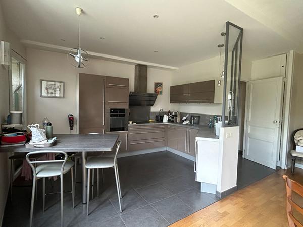 Maison - 9 pièces - 208 m²