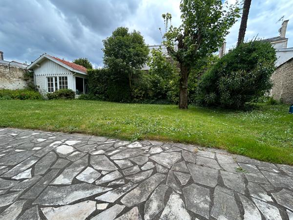 Maison - 9 pièces - 208 m²