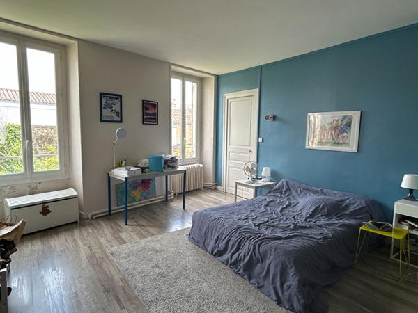 Maison - 9 pièces - 208 m²