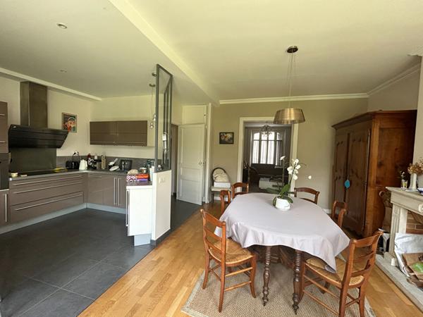 Maison - 9 pièces - 208 m²