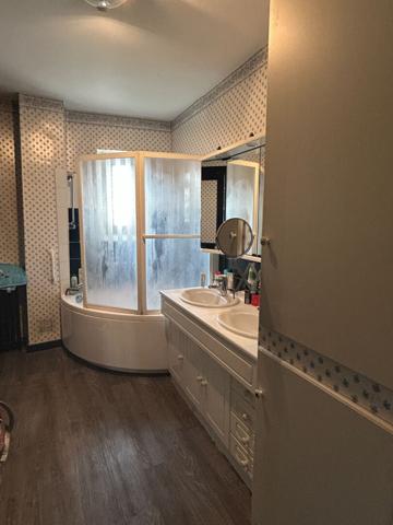 Maison - 9 pièces - 208 m²