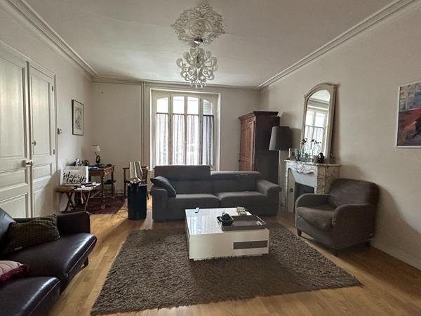 Maison - 9 pièces - 208 m²