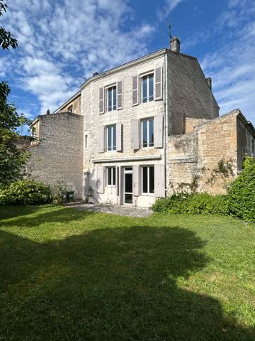 Maison - 9 pièces - 208 m²