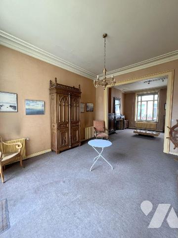 Notre Service Immobilier vous propose ce spacieux appartement en triplex à rénover de 200 m² si...