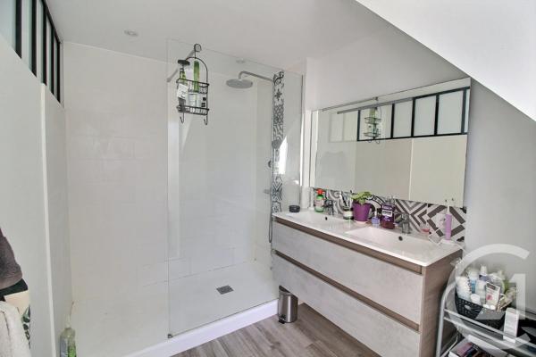 Maison à vendre  7 pièces - 139 m 2   PESSAC  - 33