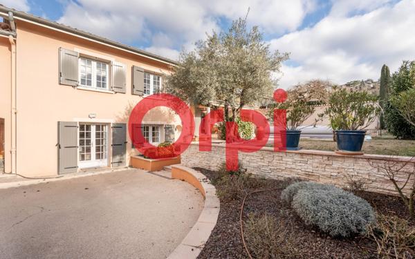 Maison à vendre    6 pièces • 215 m2 Vourles