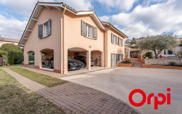 Maison à vendre    6 pièces • 215 m2 Vourles