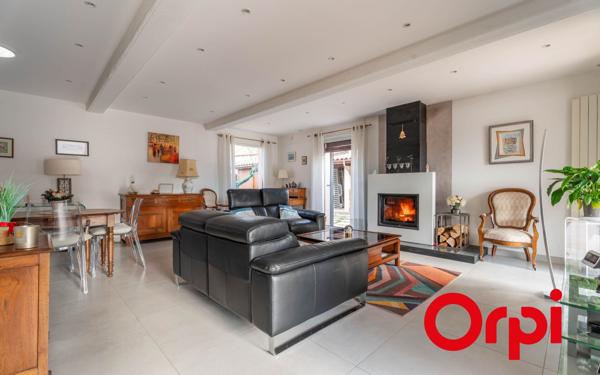 Maison à vendre    6 pièces • 215 m2 Vourles