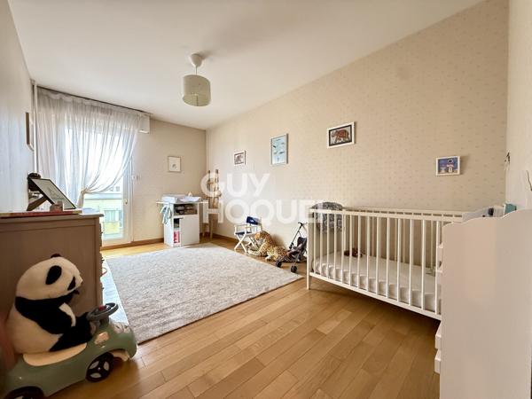 Appartement familial 5 pièces – 108 m² avec balcon et stationnement