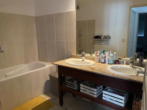 Appartement à vendre T3 meublé à SAINTE CLOTILDE (974)