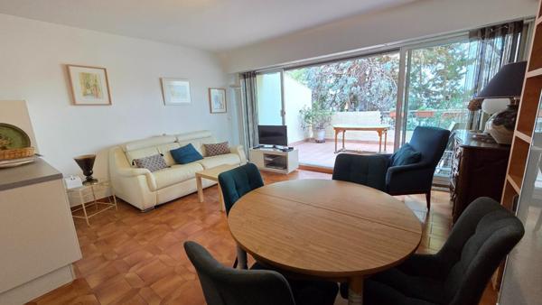 Appartement et Parking au calme, T3 d'environ 55 m² à deux pas du Capélan - Bandol