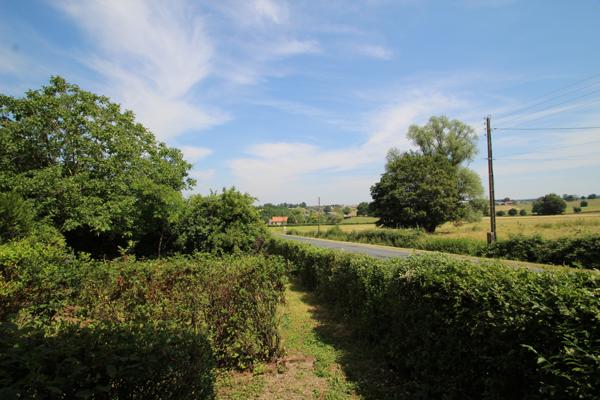 Bourbon-Lancy (71140) Maison Deux chambres à vendre avec terrain