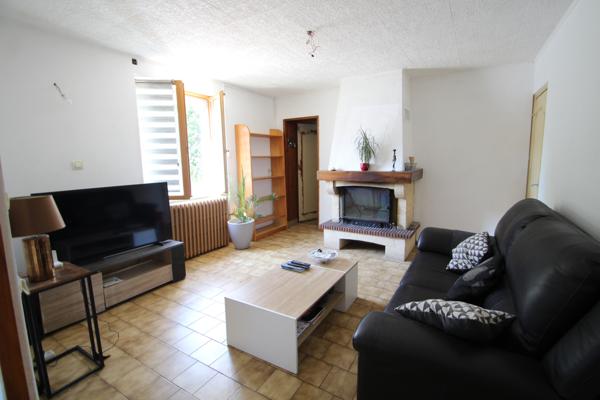 Bourbon-Lancy (71140) Maison Deux chambres à vendre avec terrain