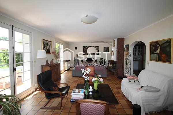 Maison traditionnelle de 1973 - 4 chambres - Terrain 2438m²