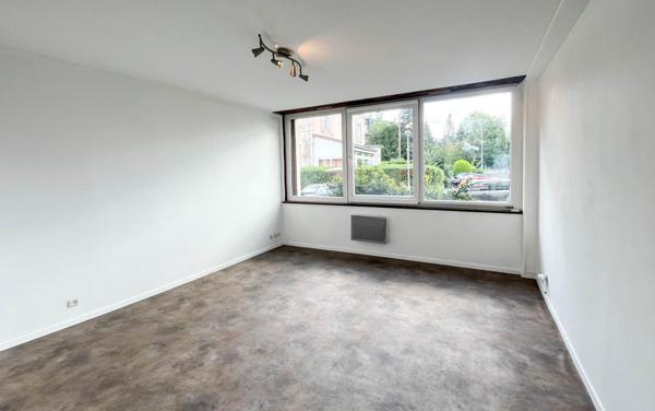 Studio idéalement 30m2 RDC avec stationnement