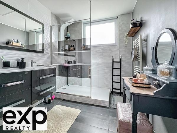 Maison familiale de 157 m² – 6 pièces, jardin et belle luminosité