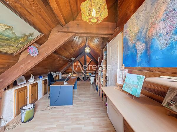 A vendre maison de 200 m² sur sous-sol total