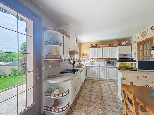 A vendre maison de 200 m² sur sous-sol total