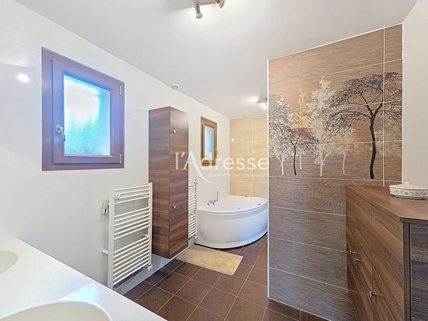 A vendre maison de 200 m² sur sous-sol total