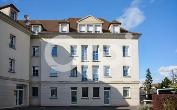 Stationnement à louer    13 m2 Senlis