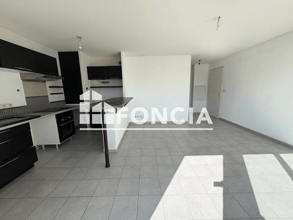 Location Appartement 3 pièces 62.65 m² - 3 RUE DU FRIOUL Saint Martin De Crau 13310