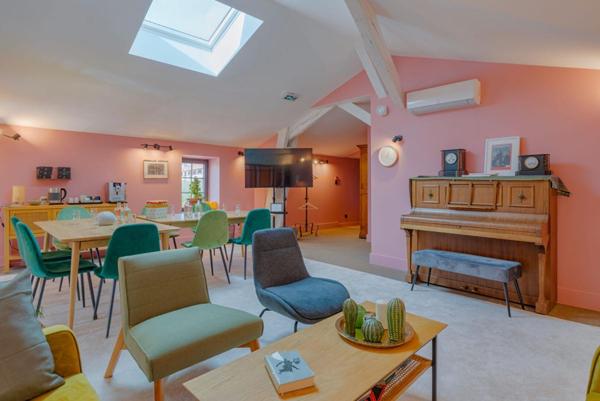 69740 GENAS - Murs commerciaux 345 m², Terrain 1.281 m²