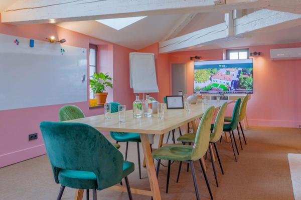 69740 GENAS - Murs commerciaux 345 m², Terrain 1.281 m²