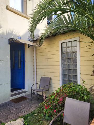 Belle maison de ville, proche de tout commerce