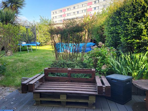 Belle maison de ville, proche de tout commerce