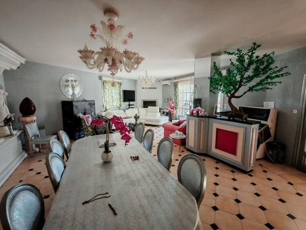 Maison à vendre 1 195 000 € Hyères 6 p 216 m² DPE C