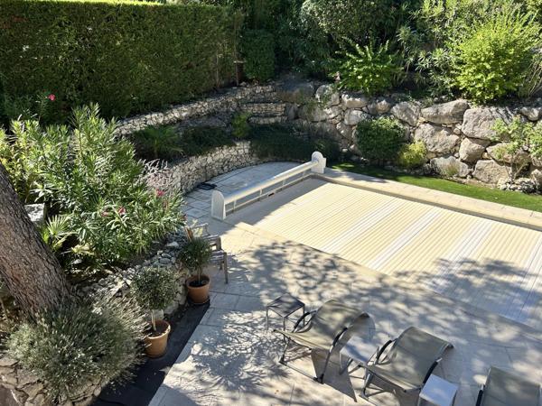 Exclusivité, Maison de charme au coeur du Golf de Pont Royal avec piscine et garage double