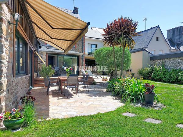 Maison hyper centre ville avec beau jardin arboré, suite parentale et cuisine de chef au coeur de Lamballe