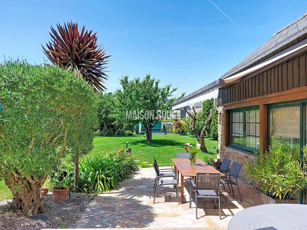 Maison hyper centre ville avec beau jardin arboré, suite parentale et cuisine de chef au coeur de Lamballe