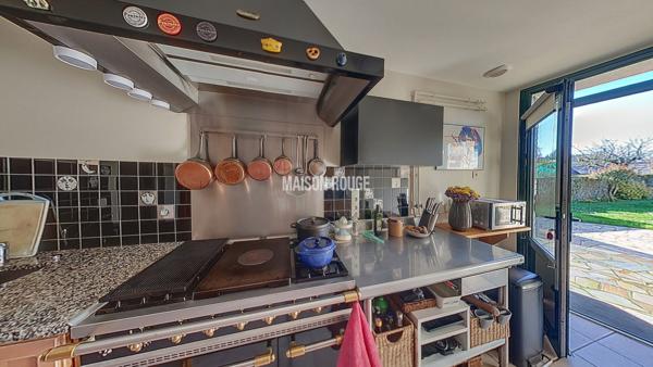 Maison hyper centre ville avec beau jardin arboré, suite parentale et cuisine de chef au coeur de Lamballe