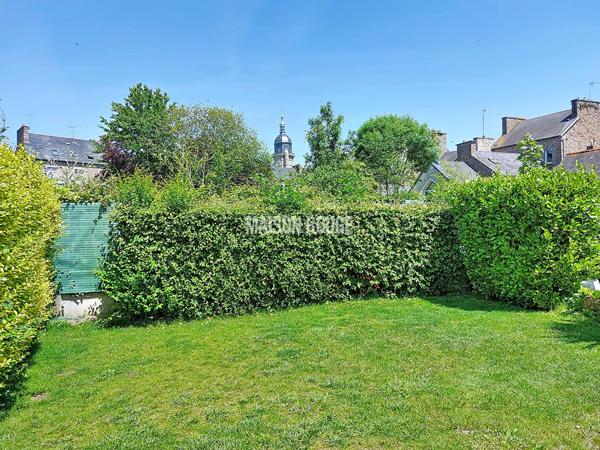 Maison hyper centre ville avec beau jardin arboré, suite parentale et cuisine de chef au coeur de Lamballe