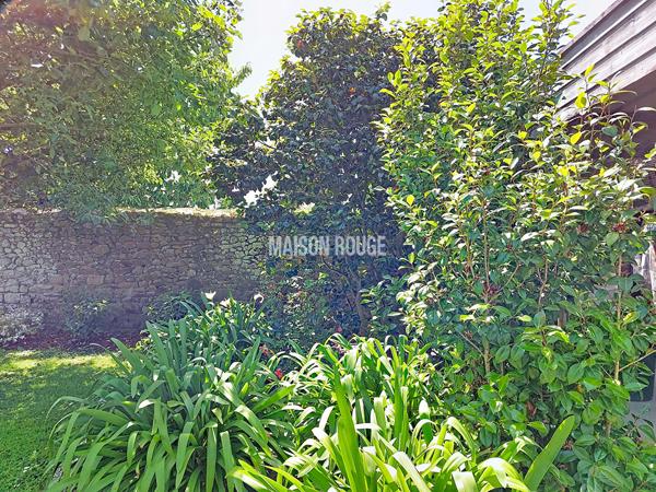 Maison hyper centre ville avec beau jardin arboré, suite parentale et cuisine de chef au coeur de Lamballe