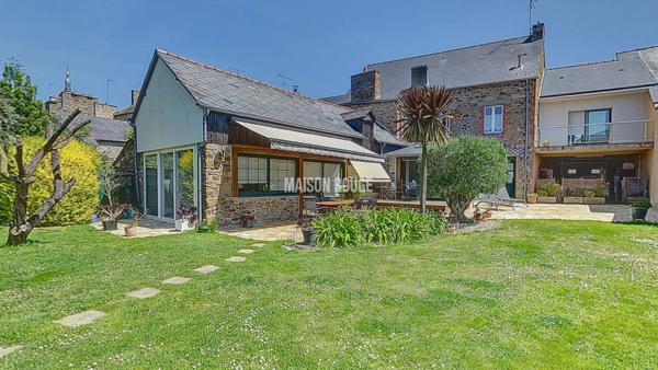 Maison hyper centre ville avec beau jardin arboré, suite parentale et cuisine de chef au coeur de Lamballe