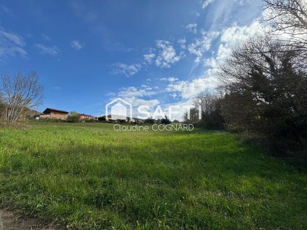 Terrain prêt à bâtir dans un cadre calme avec vue dégagée