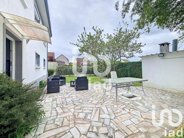 Maison traditionnelle 6 pièces de 186 m² à Gretz-Armainvilliers (77220)