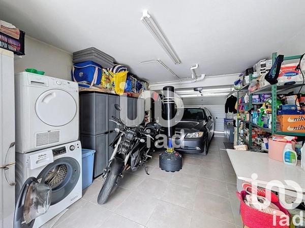 Maison traditionnelle 6 pièces de 186 m² à Gretz-Armainvilliers (77220)