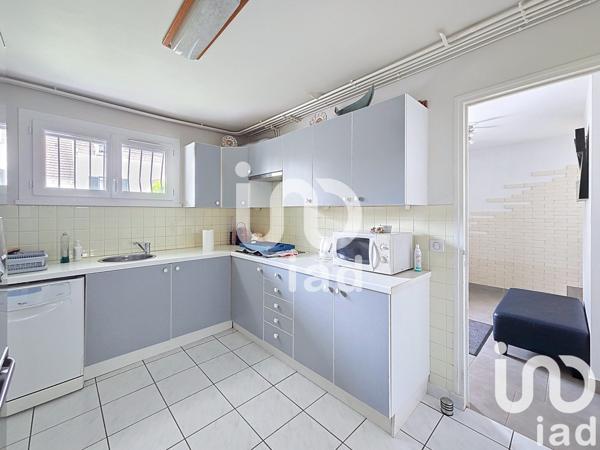 Maison traditionnelle 6 pièces de 186 m² à Gretz-Armainvilliers (77220)