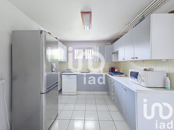 Maison traditionnelle 6 pièces de 186 m² à Gretz-Armainvilliers (77220)