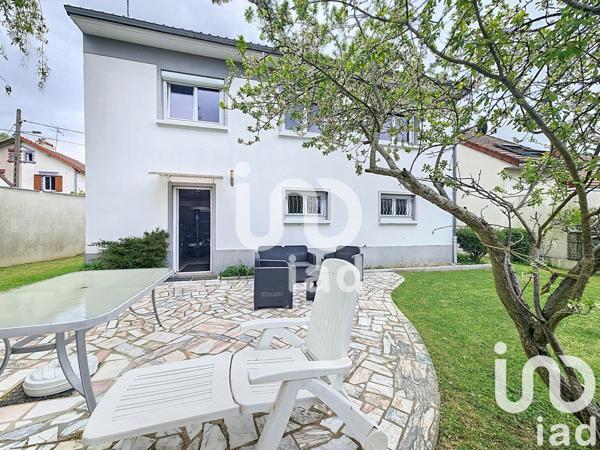 Maison traditionnelle 6 pièces de 186 m² à Gretz-Armainvilliers (77220)