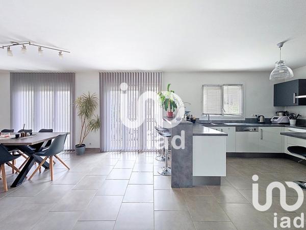 Maison traditionnelle 6 pièces de 186 m² à Gretz-Armainvilliers (77220)