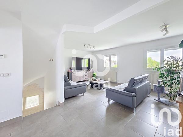 Maison traditionnelle 6 pièces de 186 m² à Gretz-Armainvilliers (77220)