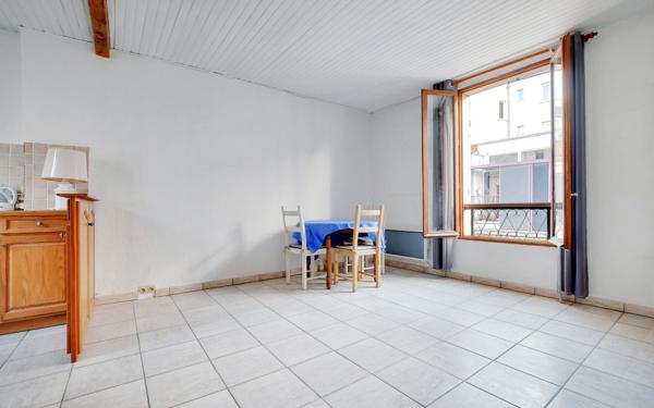 Immeuble à vendre    8 pièces • 107 m2 Paris 15