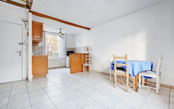 Immeuble à vendre    8 pièces • 107 m2 Paris 15