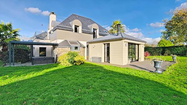 Maison contemporaine avec maison d'amis, grand jardin sans vis-à-vis